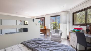 1 slaapkamer, een strijkplank/strijkijzer, gratis wifi, beddengoed