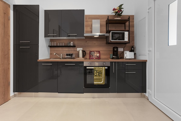 Fridge, microwave, oven, stovetop