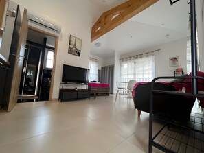 1 habitación, tabla de planchar con plancha, wifi gratis y ropa de cama 