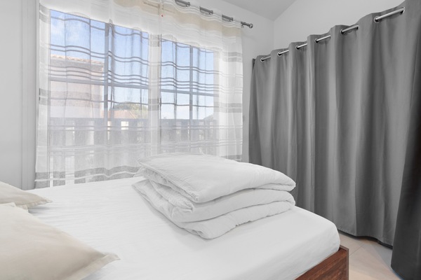 1 habitación, tabla de planchar con plancha, wifi gratis y ropa de cama