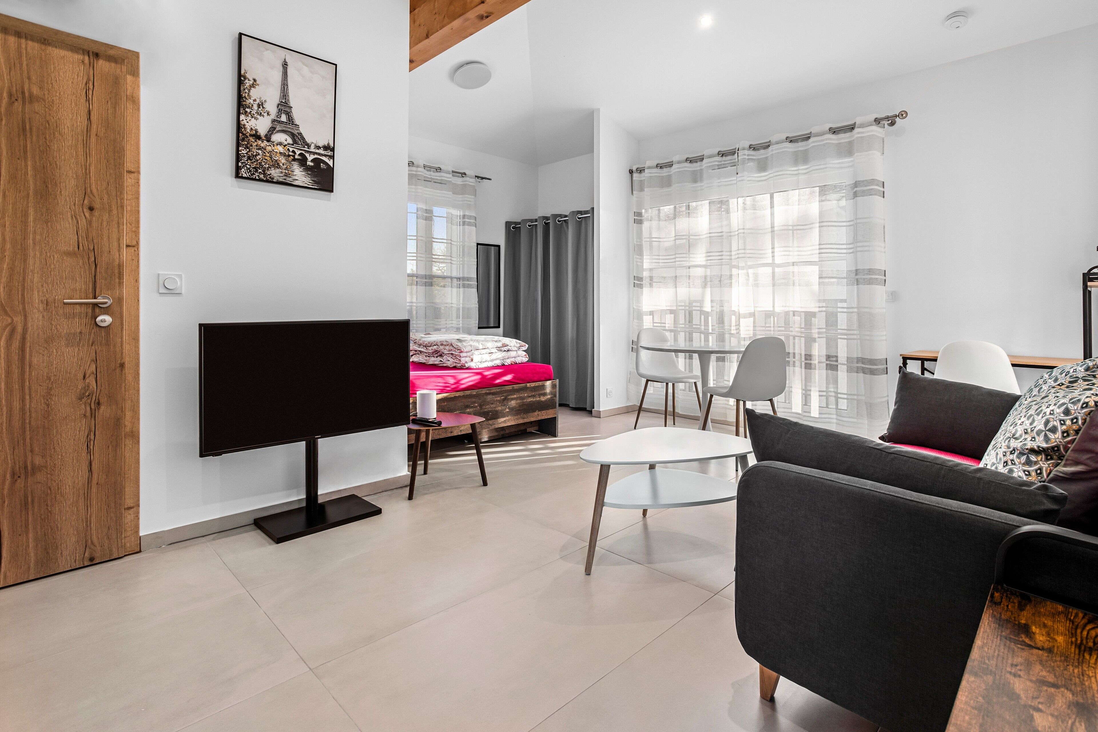 1 غرفة نوم ومكواة/لوح كي وواي فاي مجانًا وملاءات أسرّة