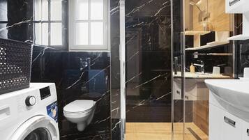 Dusche, Haartrockner, Handtücher