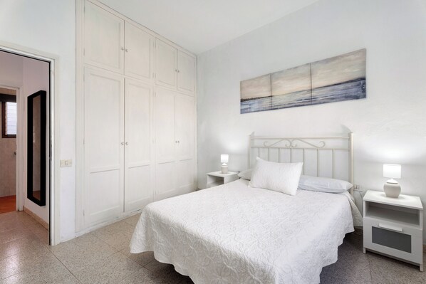 1 bedroom, free WiFi, bed sheets - Holiday Home 'La Asomadita' with Sea View, Private Terrace and Wi-Fi (Mocanal)