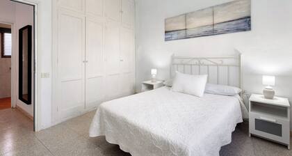 Holiday Home 'La Asomadita' with Sea View, Private Terrace and Wi-Fi