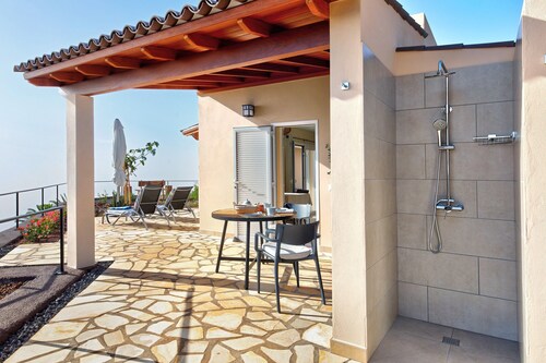 Ferienhaus "Casa Inti" mit Meerblick, Privatem Garten und WLAN