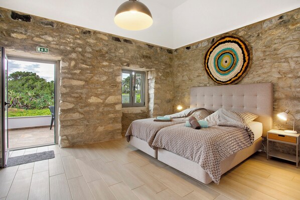 1 quarto, Wi-Fi de cortesia, roupa de cama