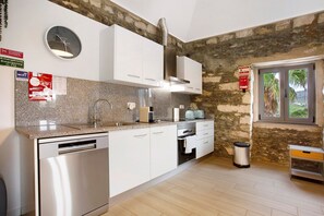 Refrigerador, horno, parrilla de estufa y lavavajillas 