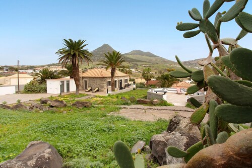 Holiday Home 'Casa De Pedra' with Sea View, Private Terrace and Wi-Fi