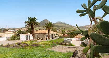 Holiday Home 'Casa De Pedra' with Sea View, Private Terrace and Wi-Fi