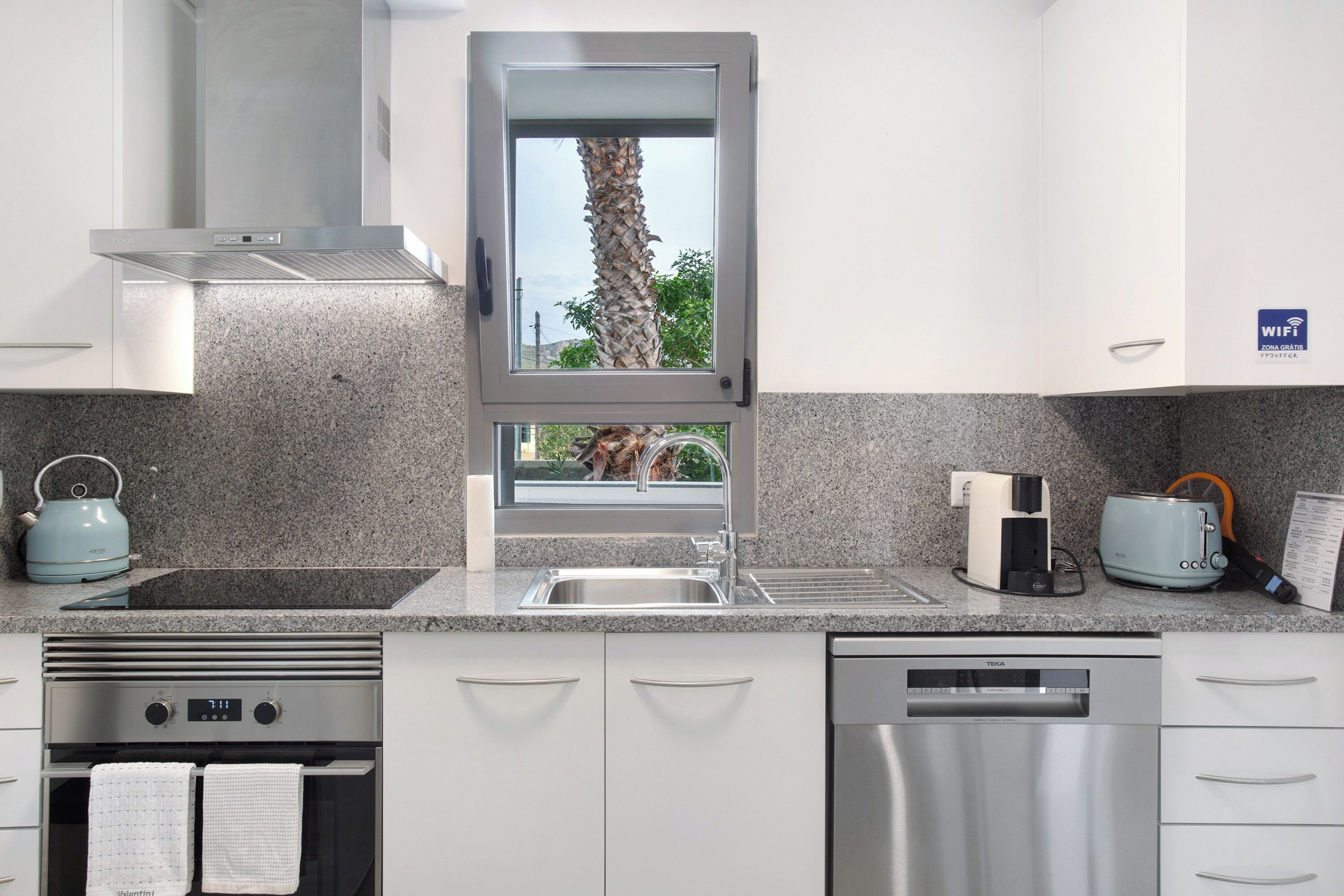 Réfrigérateur, four, plaque de cuisson, lave-vaisselle