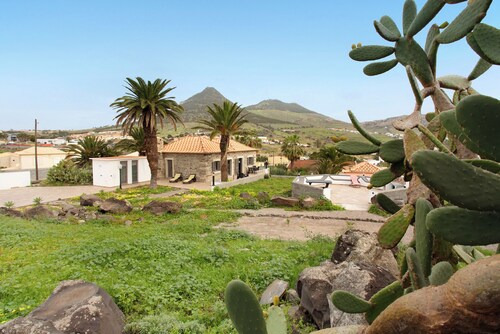 Holiday Home 'Casa De Pedra' with Sea View, Private Terrace and Wi-Fi