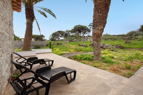 Ferienhaus 'Casa De Pedra' mit Meerblick, privater Terrasse und WLAN