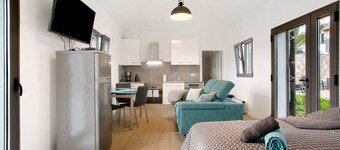 Holiday Home 'Casa Do Vinho' with Sea View, Private Terrace and Wi-Fi