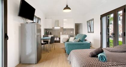 Holiday Home 'Casa Do Vinho' with Sea View, Private Terrace and Wi-Fi