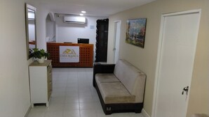 Quầy tiếp tân