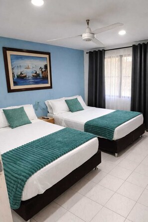 Family Double Room | In-room safe, laptop workspace, free WiFi - Hotel Casablanca Cartagena (Cartagena)