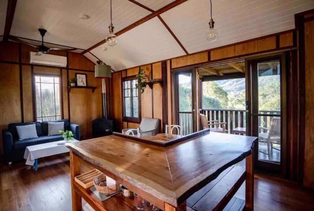 TV, fireplace, DVD player, books