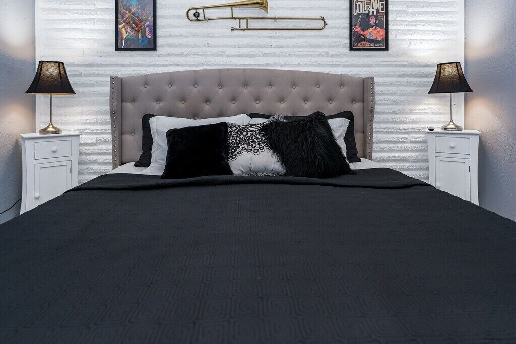 1 bedroom, travel cot, WiFi, bed sheets