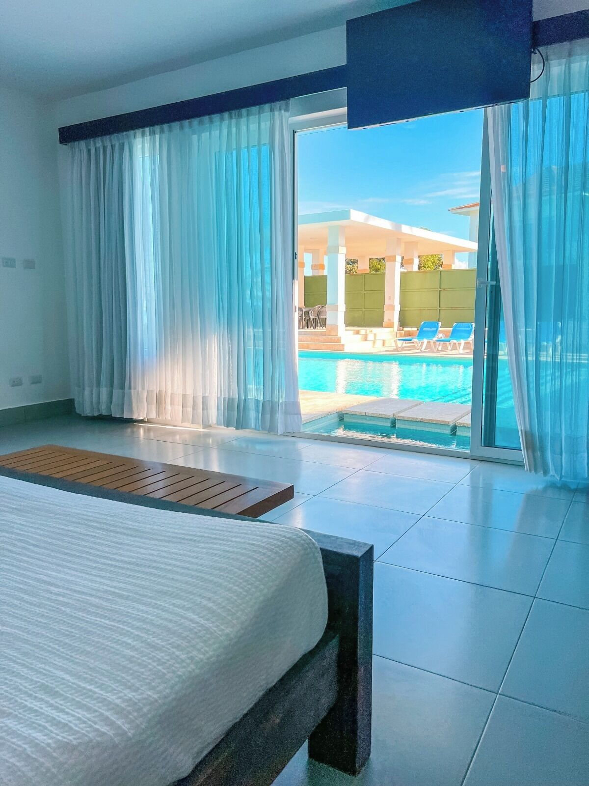 Suite presidencial | Caja de seguridad en la habitación y muebles diferentes 