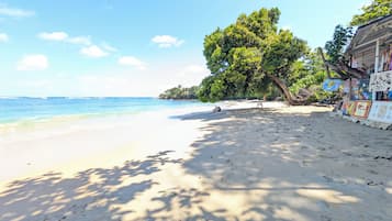 Plage, serviettes de plage, massages sur la plage
