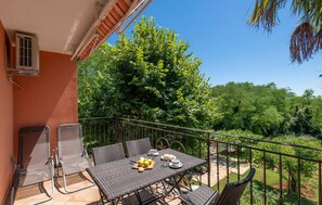 Outdoor dining - 1 bedroom amazing apartment in Labin (Labin)