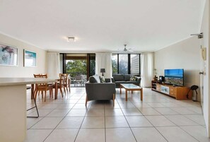 TV - Beachport 11 River Apt Mooloolaba (Mooloolaba)