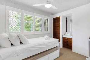 2 bedrooms, bed sheets