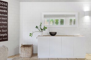 Interior - Riverview Unit 1 - River and marina views (Mooloolaba)