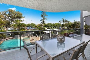 Outdoor dining - Riverdance Apt 08 Sum (Mooloolaba)
