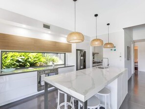 Fridge, microwave, oven, stovetop - Adelong- Waterfront Home Bordering Mooloolaba (Buddina)