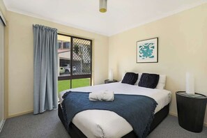 3 bedrooms, WiFi, bed sheets - NAROO7- Prime, Centre Of Mooloolaba Location (Mooloolaba)