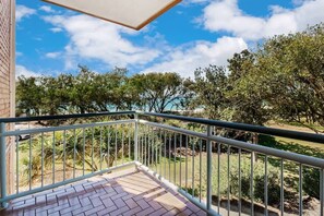 Property grounds - Illawong Unit 8 - Beachfront Breezes! (Mooloolaba)