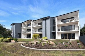 Exterior - Illawong Unit 8 - Beachfront Breezes! (Mooloolaba)