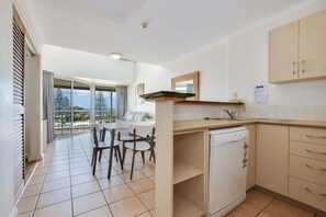 Fridge, microwave, oven, stovetop - Alex Beach Resort Unit428- 3BDRM apt (Alexandra Headland)