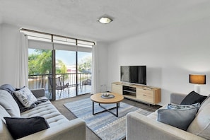 TV, offices - HACIENDA Apt 3- CANAL VIEWS AND COMFORT (Mooloolaba)