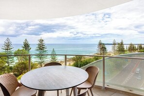 Outdoor dining - Breeze - Luxury Mooloolaba Apt with Ocean Views! (Mooloolaba)