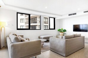 TV - Breeze 801 Luxury Mooloolaba Apt with Ocean Views (Mooloolaba)