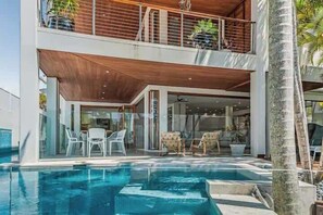 Pool - Luxury Tropical Haven Mooloolaba (Mooloolaba)