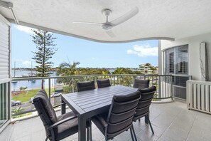 Outdoor dining - Riverdance 14 Riverfront Apt (Mooloolaba)