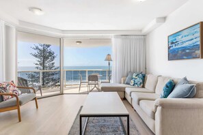 TV - Zanzibar-Premium Ocean Apartment (Mooloolaba)