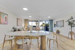 Dining - Riverdance Apt 06 Sum (Mooloolaba)