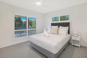 4 habitaciones, tabla de planchar con plancha, wifi y ropa de cama 