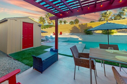 Snowbird-friendly home with private pool, spa, grill, enclosed backyard, W/D, AC