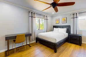 3 soverom, skrivebord, strykejern/-brett og internettilgang