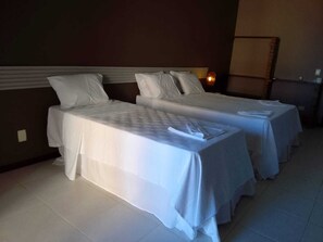 經典四人房 | 遮光布/窗簾、熨斗/熨衣板、免費無線上網