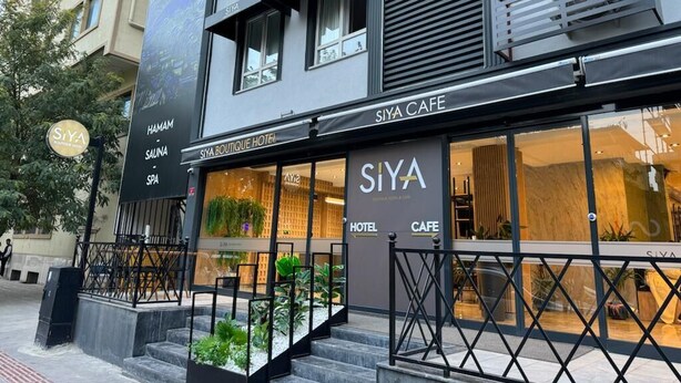 A hotel with a modern facade, featuring a sign for the Siya Boutique Hotel and Siya Cafe. - Siya Boutique Hotel (Batman)