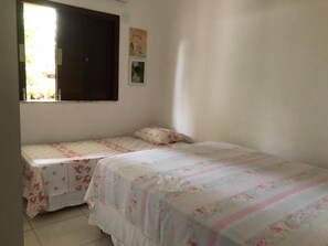 Traditional House | 3 bedrooms, iron/ironing board, free WiFi, bed sheets - Casa na Ilha - 100 metros da Praia  (Vera Cruz)