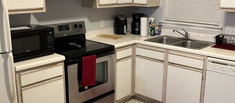 Discover Jacksonville charm, just a quick 6-min drive to the mall