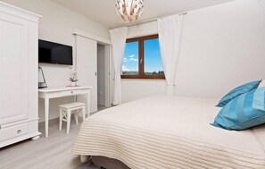 3 bedrooms, iron/ironing board, travel cot, free WiFi - Beautiful home in Funtana (Funtana)