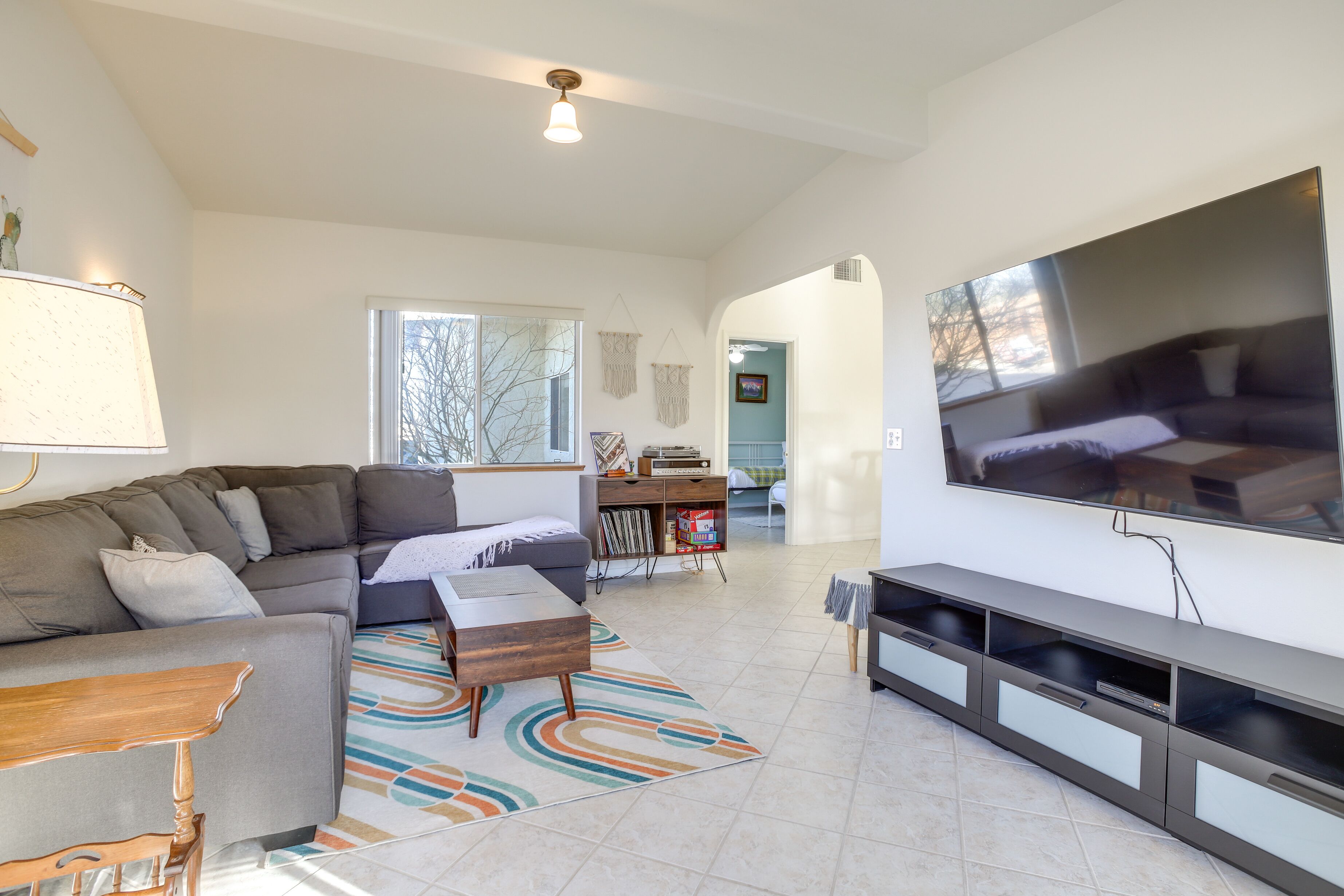 Serene Home w/ Yard - 8 Mi to Joshua Tree!
